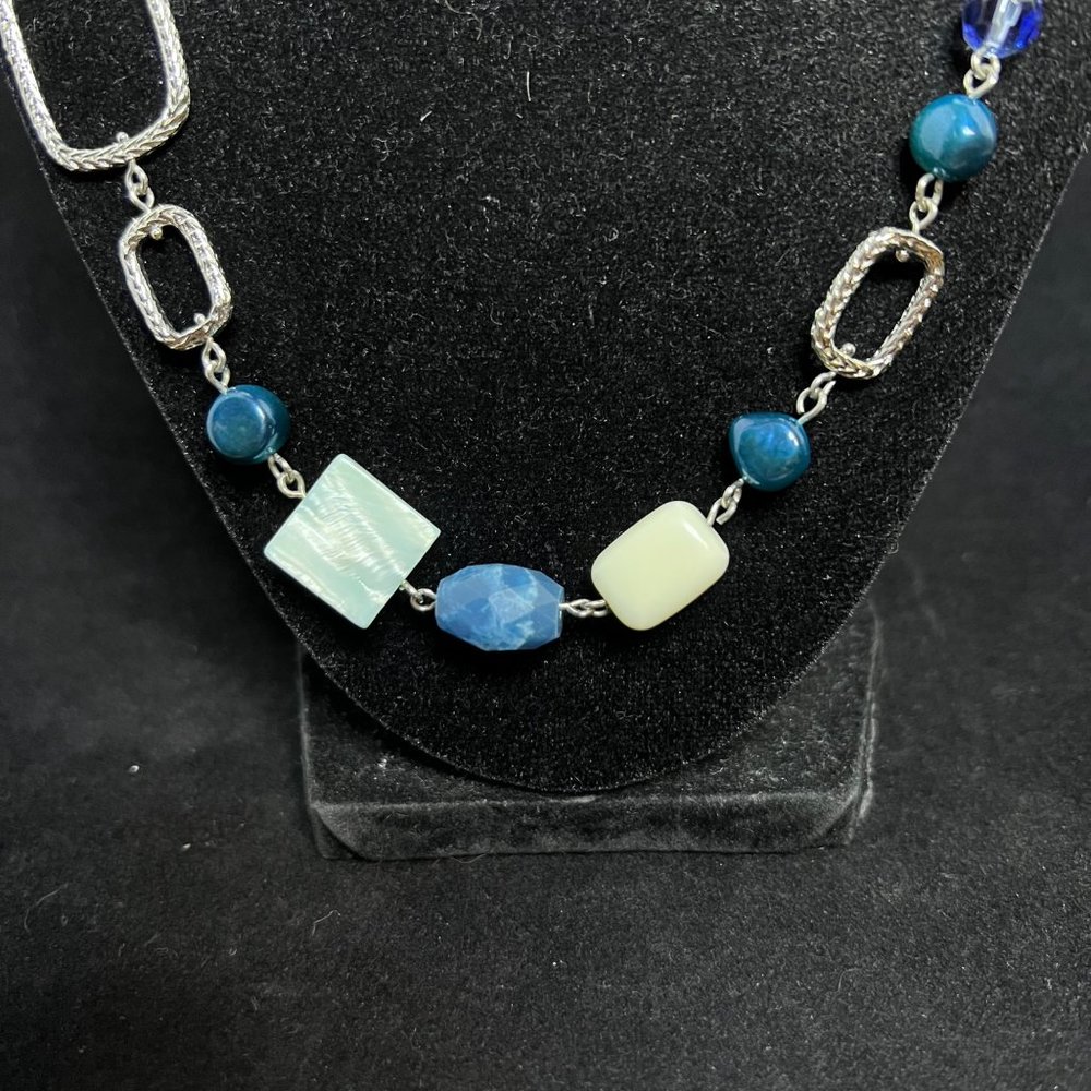Vintage Lia Sophia Silver Tone Blue and White Beaded Necklace (2576) - Picture 3 of 5